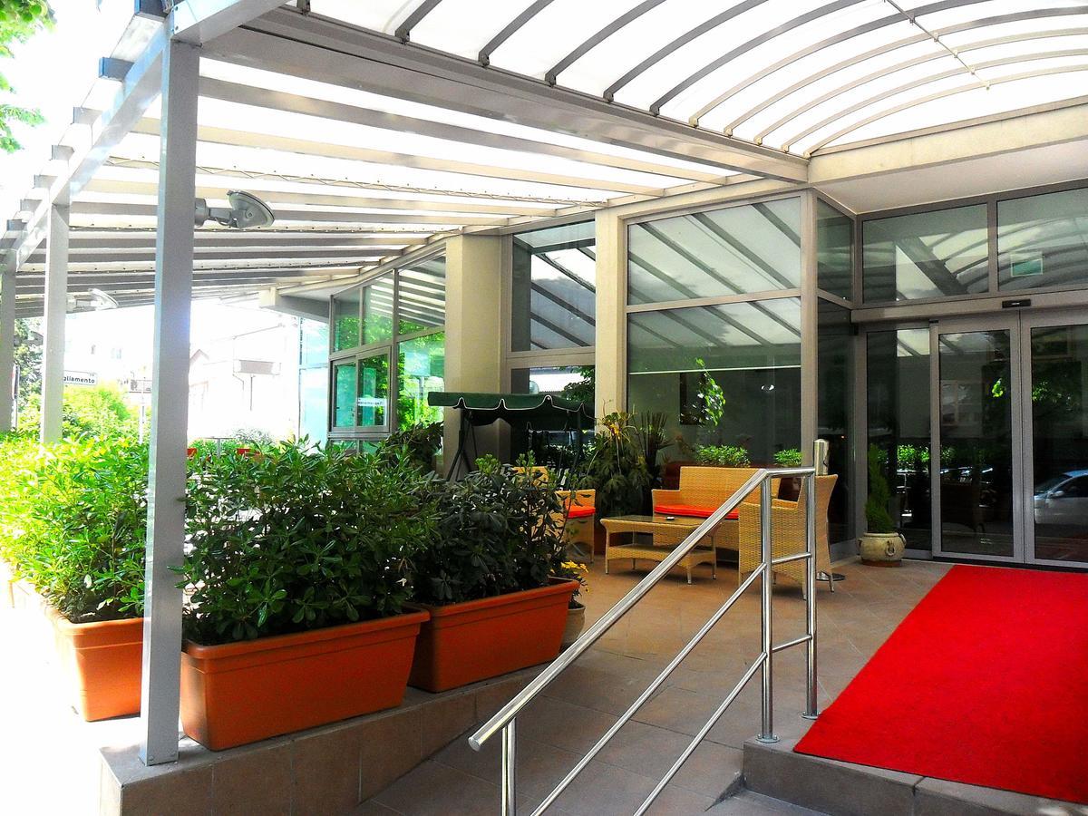 Hotel Etoile Ріміні Екстер'єр фото