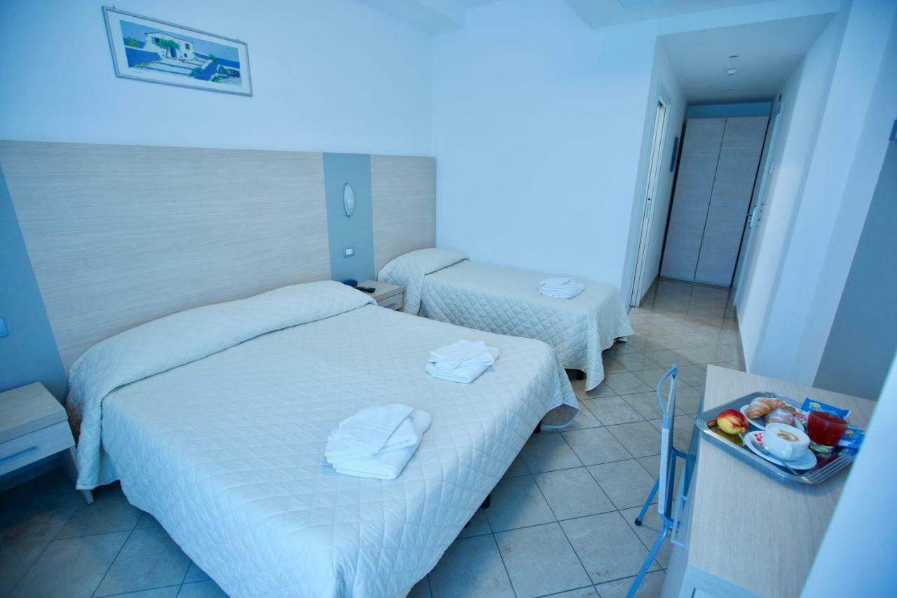 Hotel Etoile Ріміні Екстер'єр фото