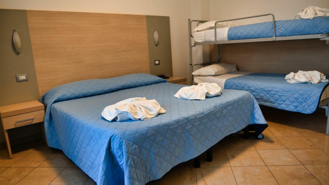 Hotel Etoile Ріміні Екстер'єр фото