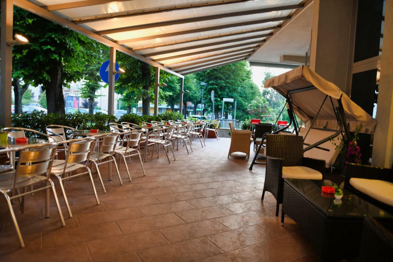Hotel Etoile Ріміні Екстер'єр фото
